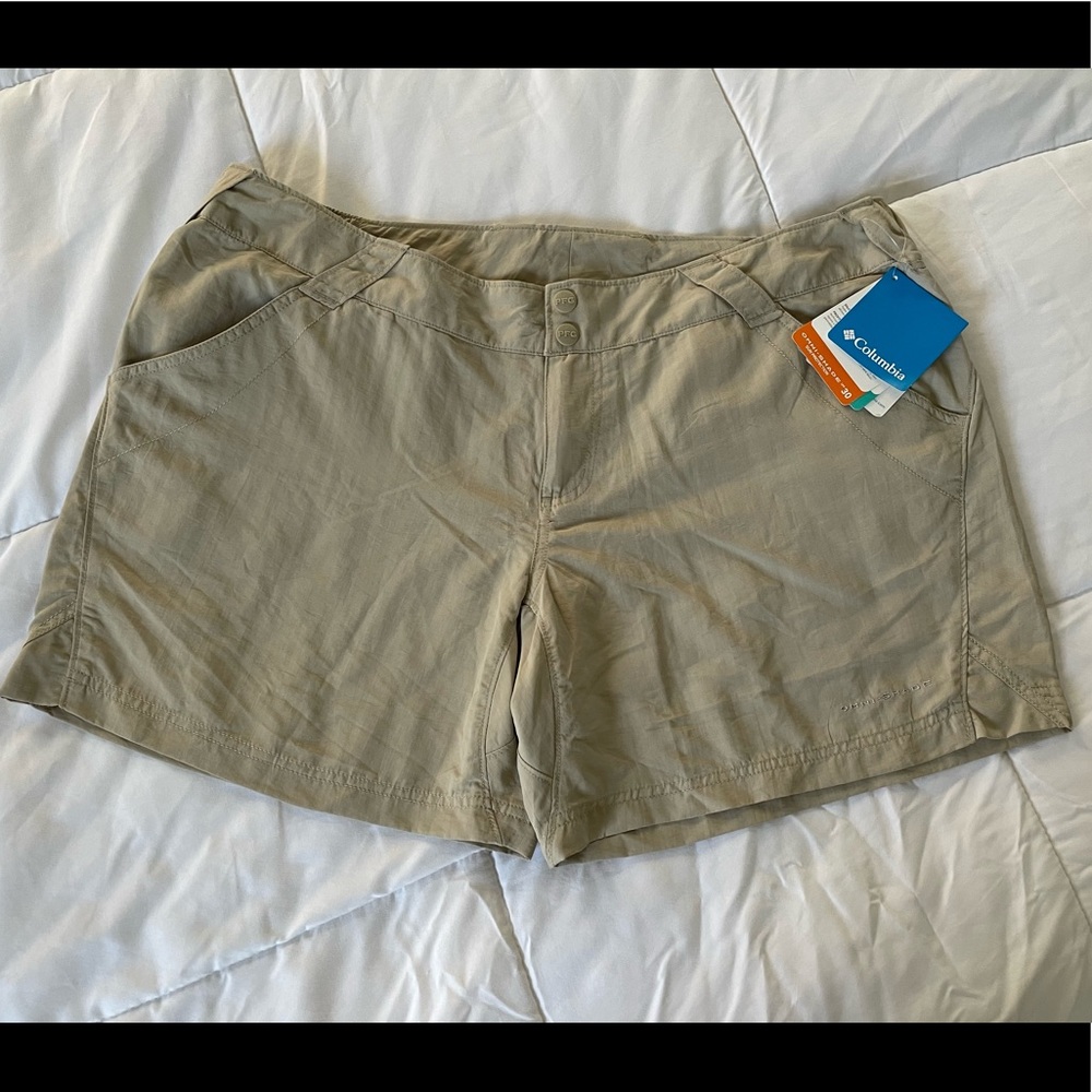 NWT. Columbia Performance Fishing Gear shorts w/mesh pockets & upf 30. Size XL